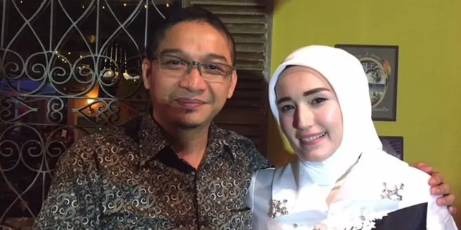 Pasha Ungu dan Adelia Wilhelmina beberkan rahasia rumah tangga mereka saat dijumpai di bilangan Lebak Bulus, Jakarta Selatan.