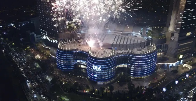 Ada Spectacular Fireworks Show 10K Shots yang pasti bikin malam tahun barumu susah dilupa!