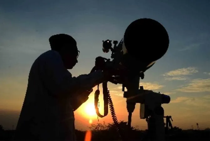 Meski dilakukan dengan metode berbeda, penetapan awal puasa diperkirakan serempak.