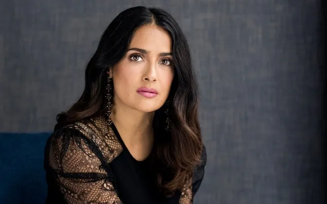 Salma Hayek adalah salah satu korban pelecehan seksual yang dilakukan oleh Harvey Weinstein. 