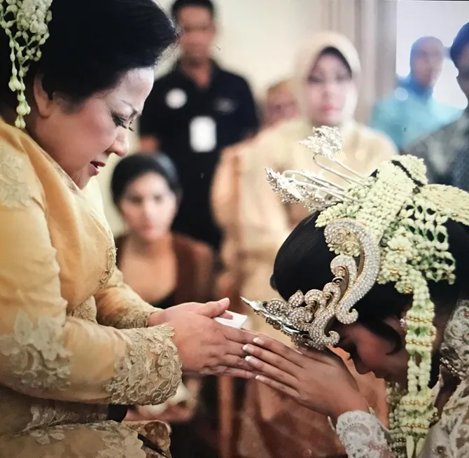 Beberapa hari setelah kepergian sang ibu, Shanty mengunggah foto ini. Senunjukkan betapa besar cintanya pada ibunda. 