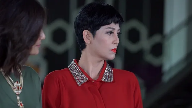 Ningrum bertemu dengan Marco di Tata Usaha.