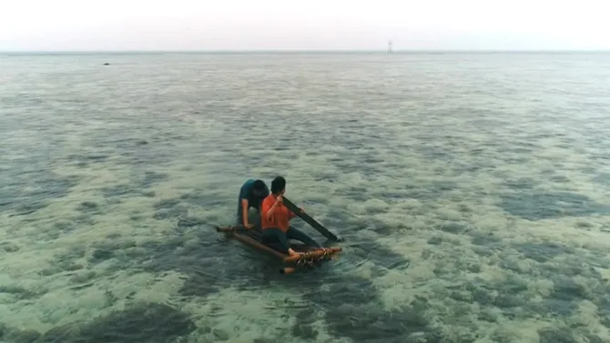 Ningrum dan Marco masih terus berjuang untuk menyelamatkan diri.