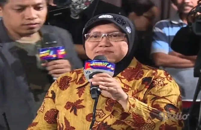 Siapa lagi orang paling istimewa se-Surabaya kalau bukan Bu Risma.