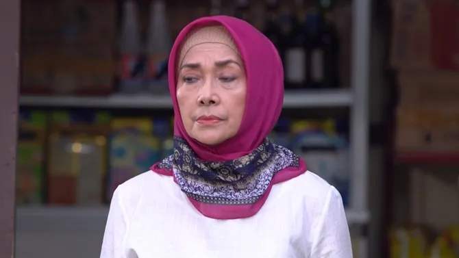 Bu Ratna mencoba menghibur Bondan yang sedih melihat kedekatan Melati dan Om Benny.