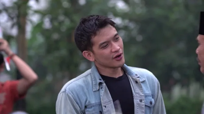 Saat mau pergi nonton konser, teman-teman Cempaka ribut dengan Anton.