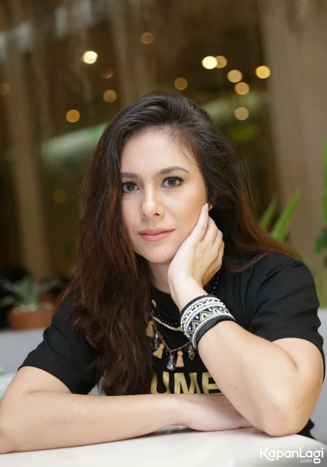 Sebelumnya Wulan Guritno sempat menikah dengan Attila Syach. Untuk menjelaskan pada buah hatinya, diakui sulit oleh Wulan.