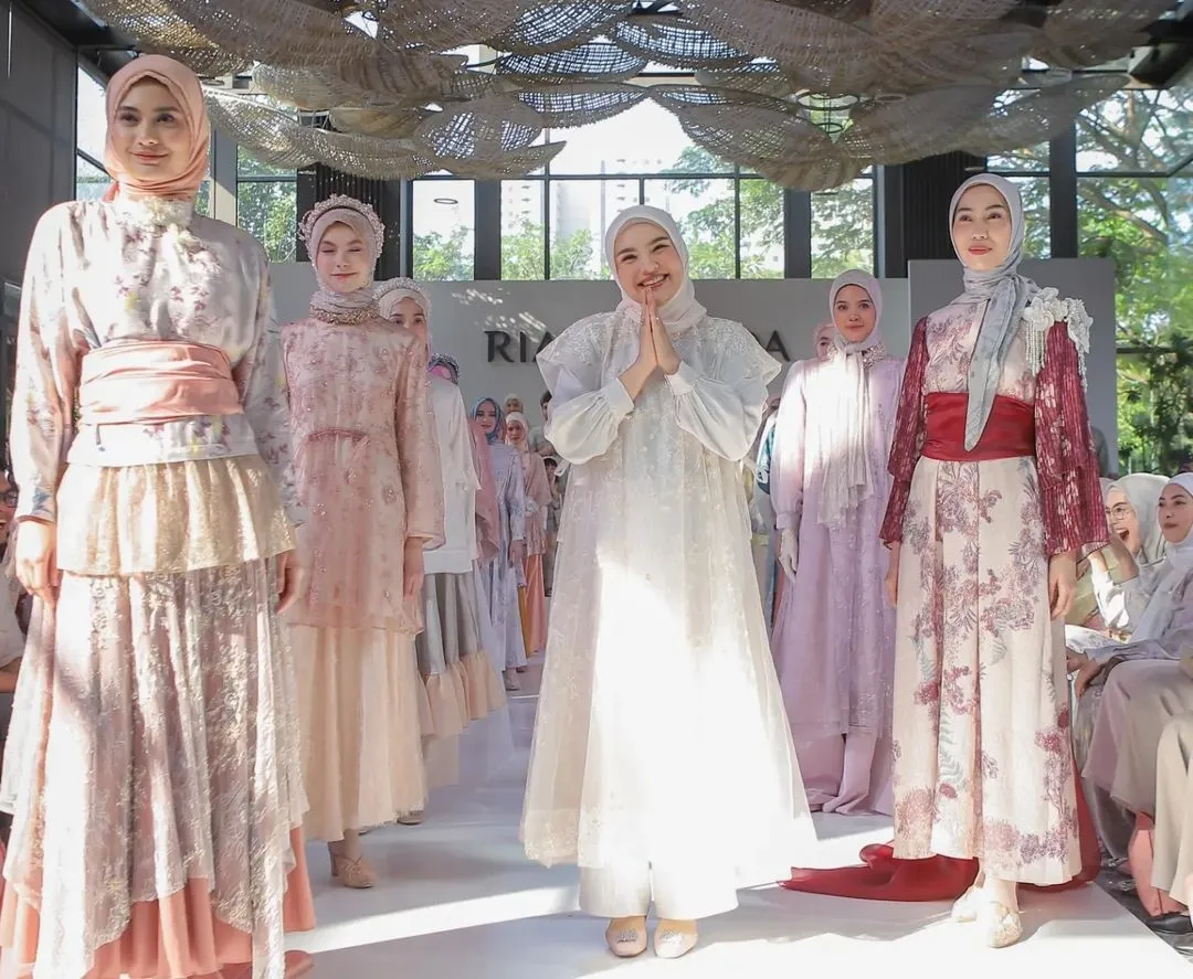 Koleksi Fashion Muslim Desainer Lokal ini Semakin Dekat (Credit: instagram.com/riamiranda)