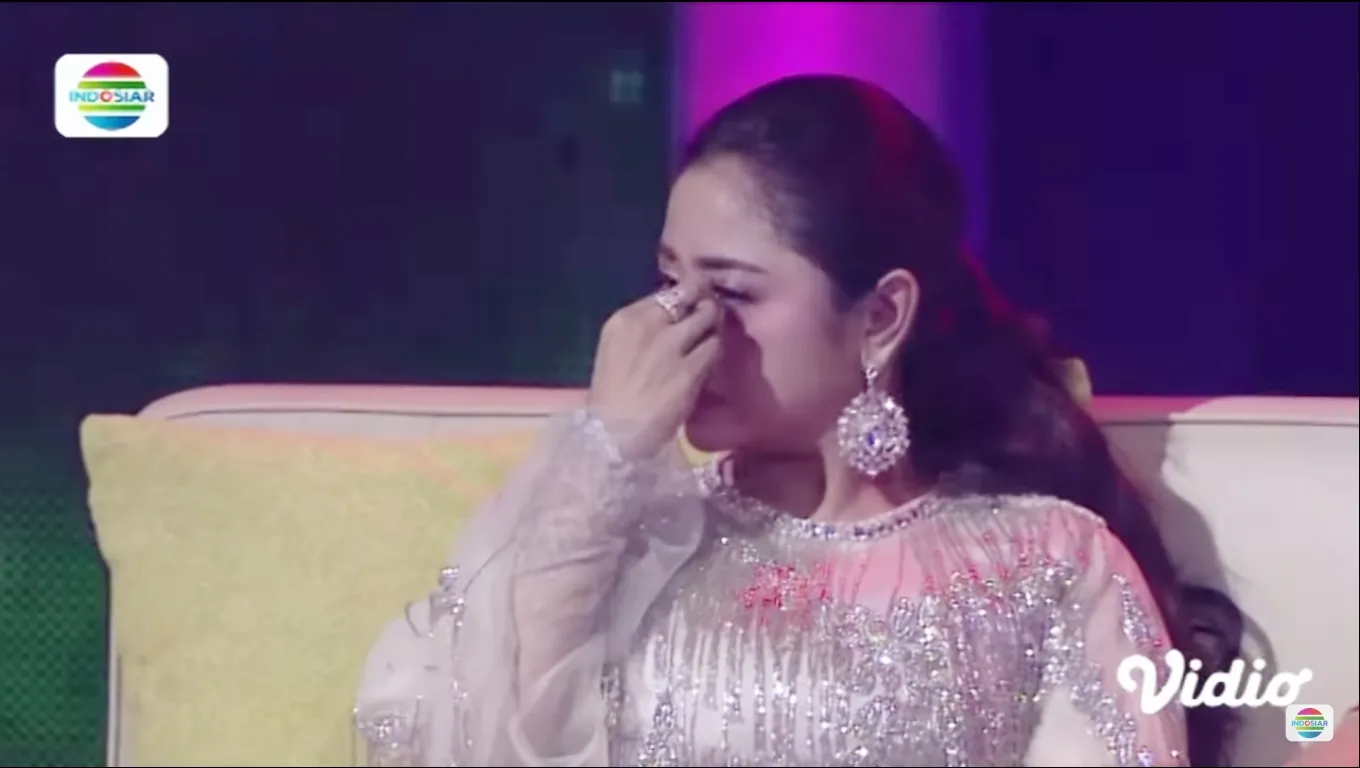 Dewi Perssik (Credit: Yotube/Indosiar)