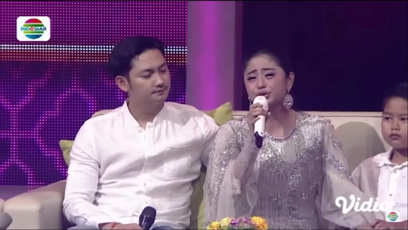 Dewi Perssik (Credit: Yotube/Indosiar)