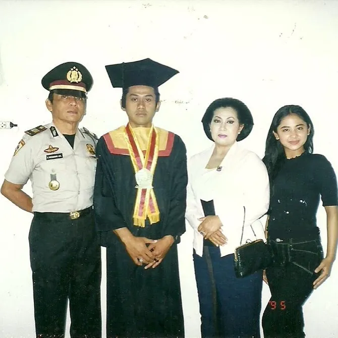 Dewi Perssik © instagram.com/dewiperssikreal