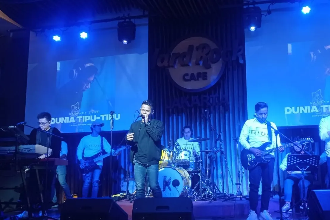 Grup band Kasyara merilis video klip lagu terbarunya berjudul 'Menangis Diam Diam' (Credit: Istimewa)