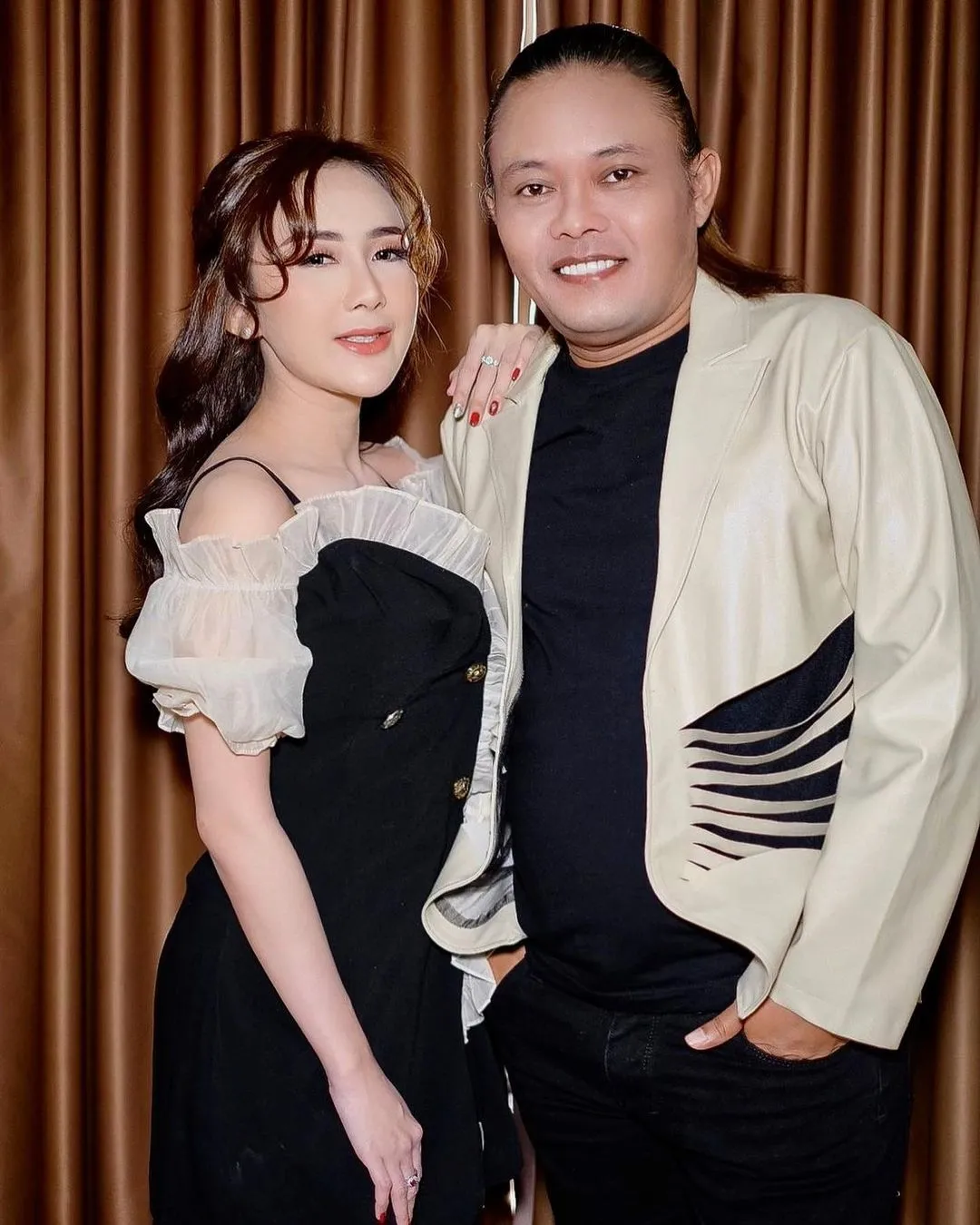 Wali Kota Tegal Tak Tampil Bareng Ucie Sucita Lagi (Credit: instagram.com/ucie_sucita)