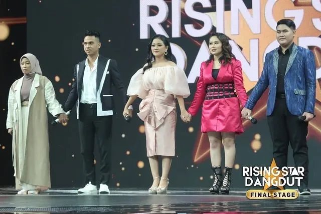Dilla tampil memukau sampai disebut titisan Iyeth Bustami (Credit: instagram.com/risingstardangdutmnctv)