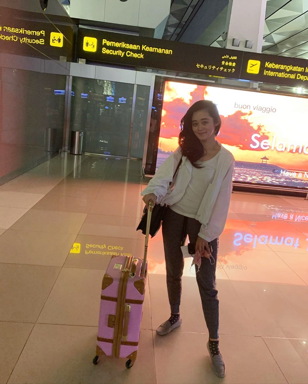 Gisela Cindy Returns to Canada, Gracia Indri Feels Lonely Again