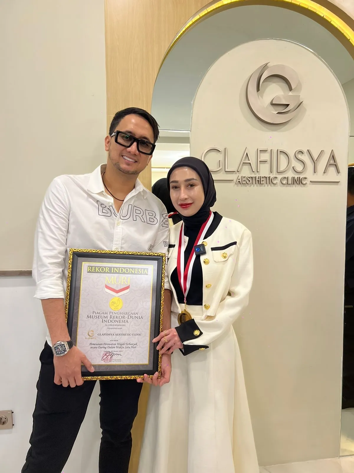 Reza Gladys Kembali Pecahkan Rekor MURI (Credit: Istimewa)