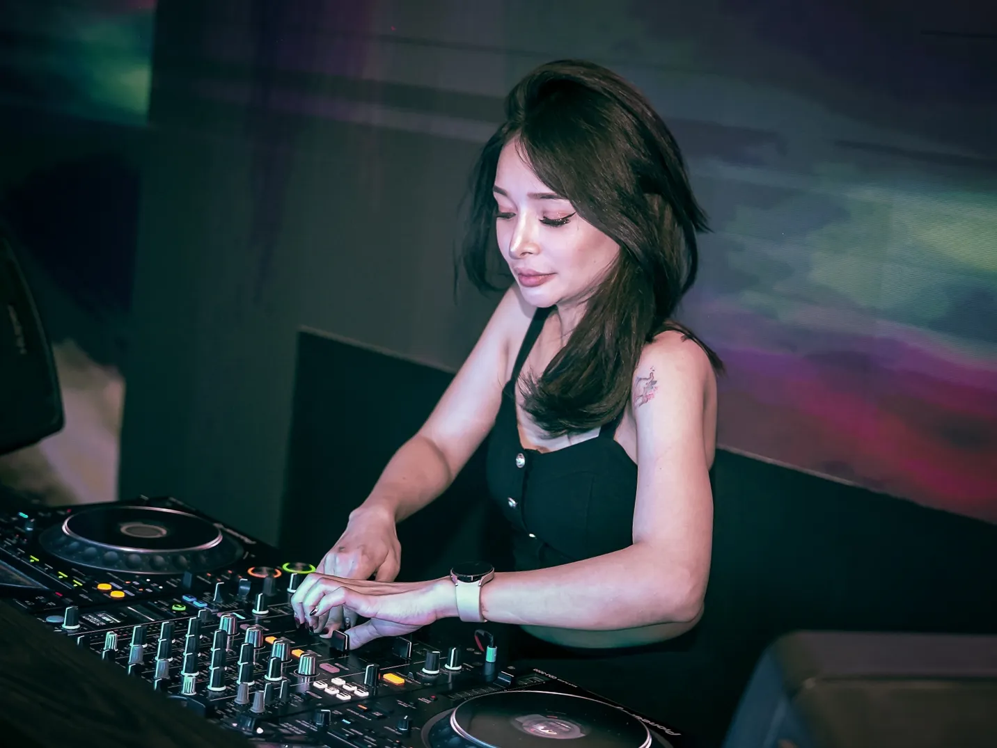 DJ Selvira kerap disebut mirip Asmirandah (Credit: Istimewa)