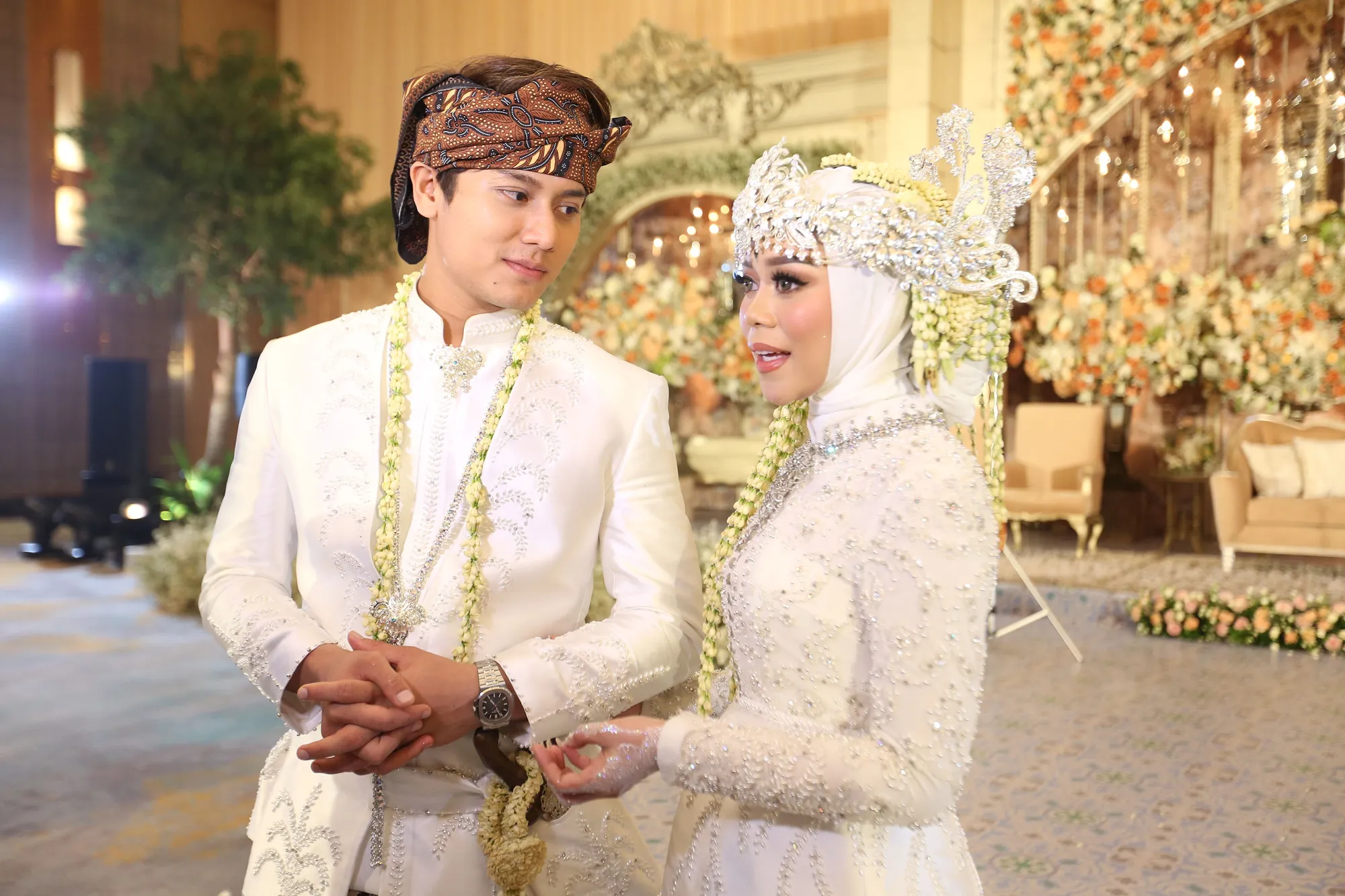 Taat Pada Suami
