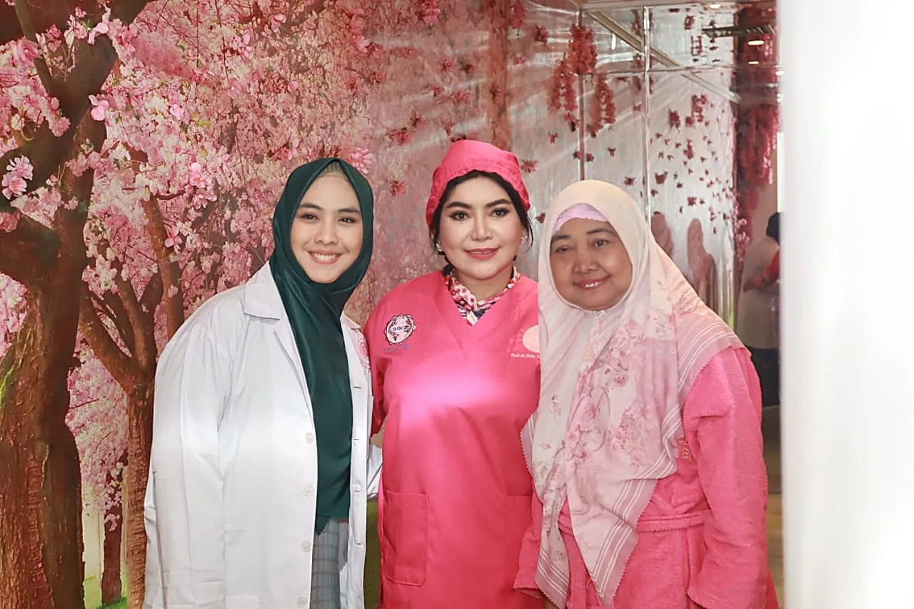 Oki Setiana Dewi Kembali Terapi Stemcell Kedua (Credit: Istimewa)