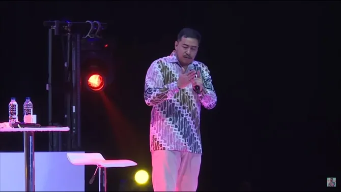 Pandji Pragiwaksono © Youtube/Pandji Pragiwaksono