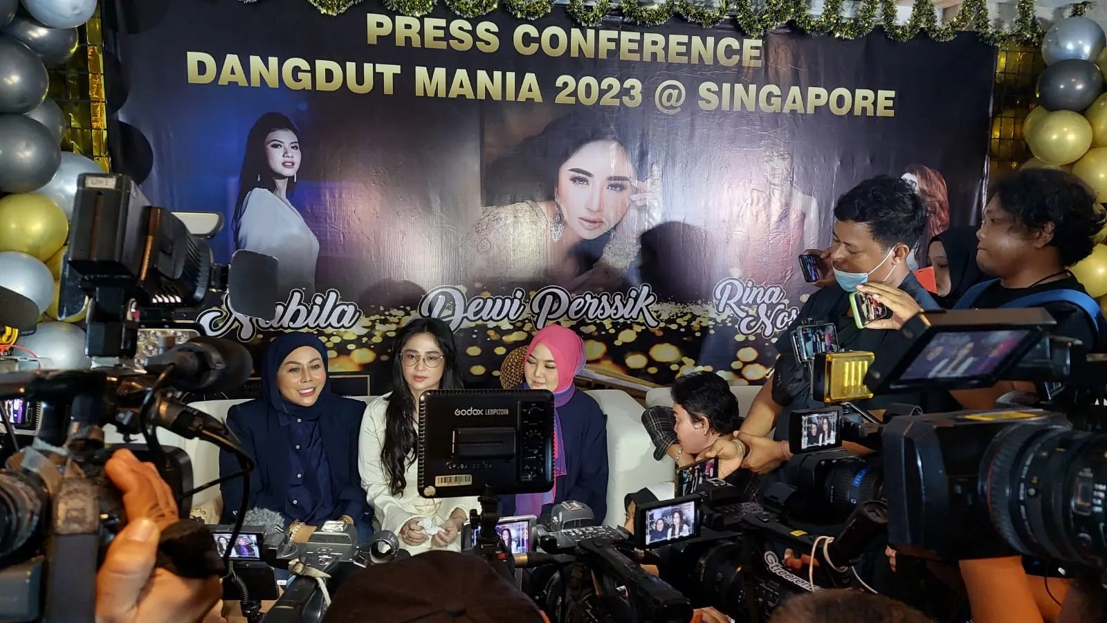 Dewi Perssik Siap Menggoyang Singapore © Istimewa