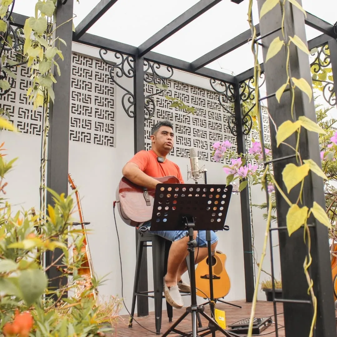 Rio Adiwardhana Hadirkan Lagu 'Kau dan Dia' (Credit: instagram.com/rio.adiwardhana)