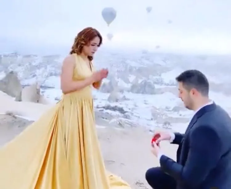 Tenny Amelia Dilamar Sang Kekasih di Cappadocia (Credit: instagram.com/tennyameliaputri)