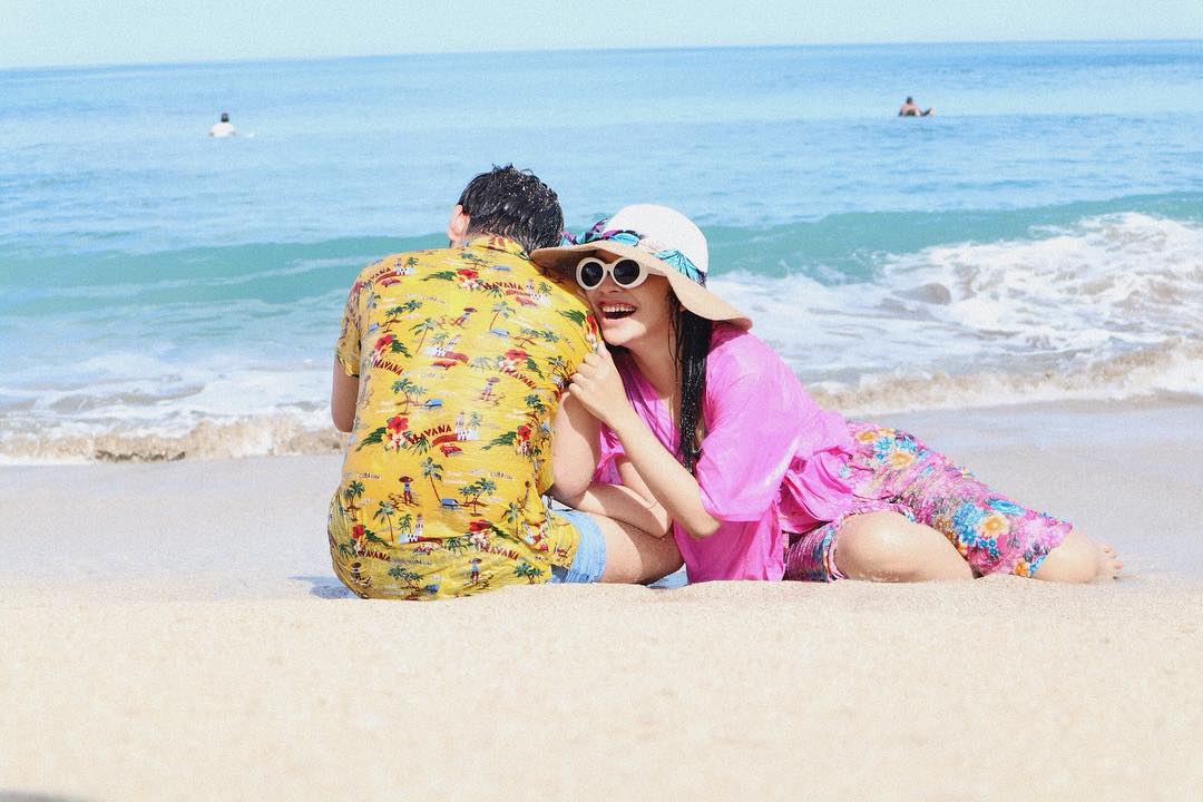 Liburan Ke Bali Tasya Rosmala Asyik Main Ombak Sama Pacar