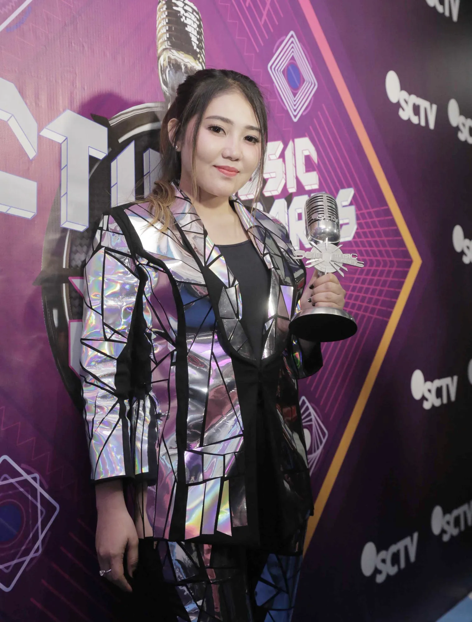 Saingi Ayu Ting Ting
