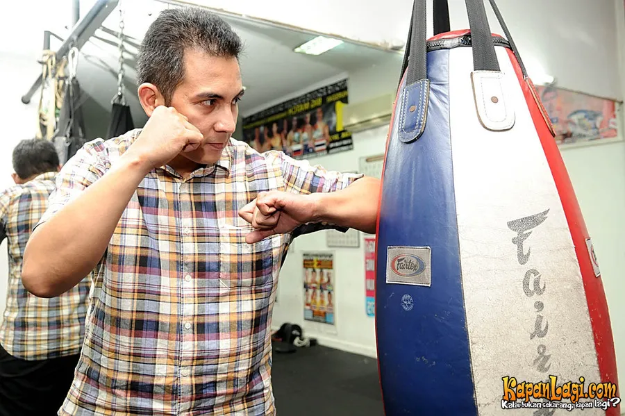 Frans Mohede mengungkap rasa cintanya pada olahraga Muay Thai.