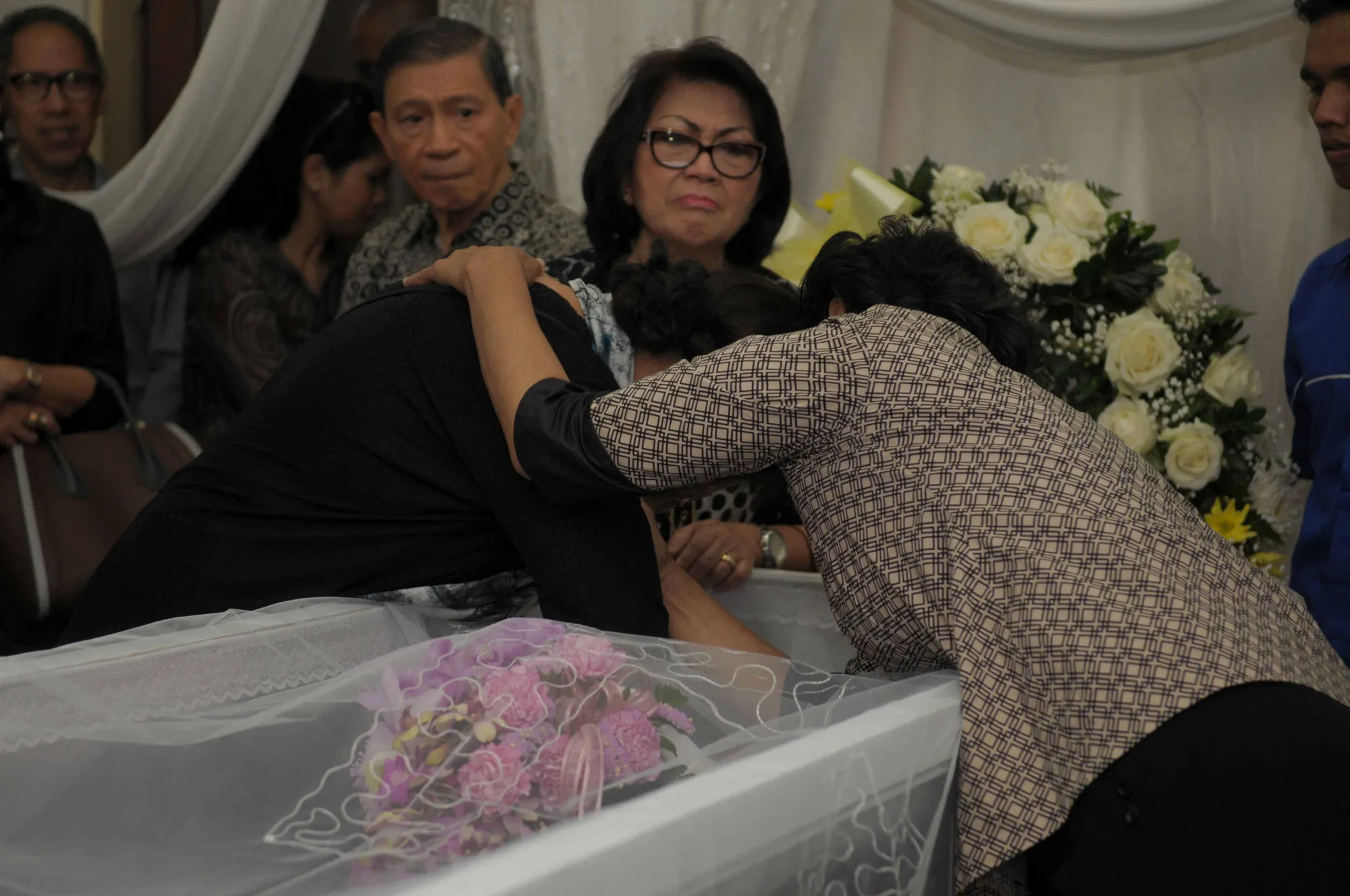 Frans Tumbuan akhirnya dimakamkan siang ini di pemakaman Tanah Kusir, sekitar pukul 13.30 WIB. ©KapanLagi.com®/Bayu Herdianto