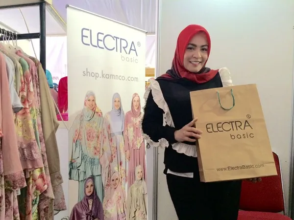 Meski belum syar'i, Astrid tetap sopan dalam berhijab fashionable © KapanLagi.com®/Hendra Gunawan