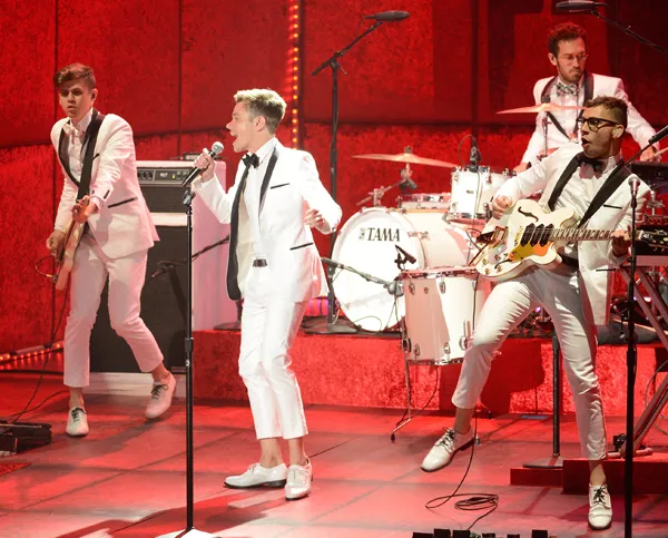 Fun dengan We Are Young menjadi lagu yang paling banyak didengar melalui aplikasi Facebook @mtv.com