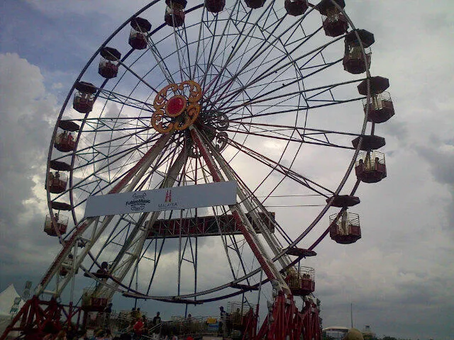 Ferris Wheel @ twitter/MusikKl.com