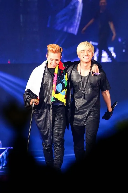 Daesung Big Bang ikut membantu sang leader G-Dragon ©soompi.com