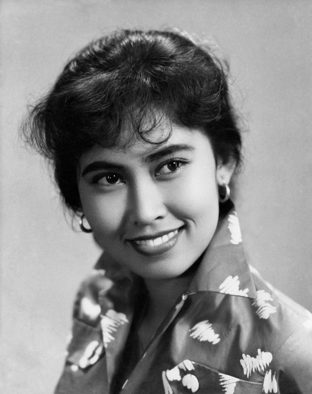 Aminah Cendrakasih's debut in the film world was when she starred in OH, IBUKU in 1955. (Copyright: Tati Photo Studio)