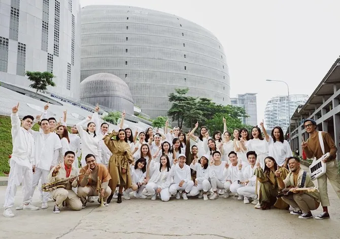 Suasana setelah syuting video clip GAC-Satu (credit : instagram.com/gac_music)