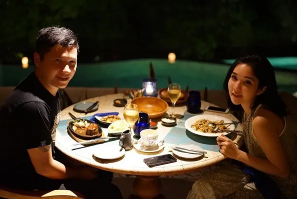 Gading dan Gisel dinner romantis © instagram.com/gadiiing