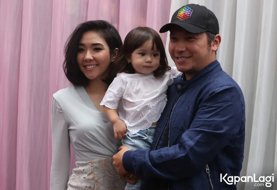 Gading dan Gisel sempat tinggalkan Gempi demi nonton Coldplay. ŠKapanLagi.com/Budy Santoso