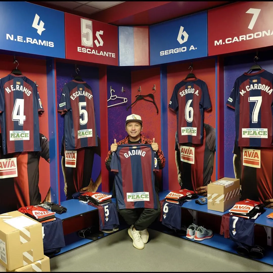 Gading sedang berada di Spanyol / Credit: Instagram - gadiiing