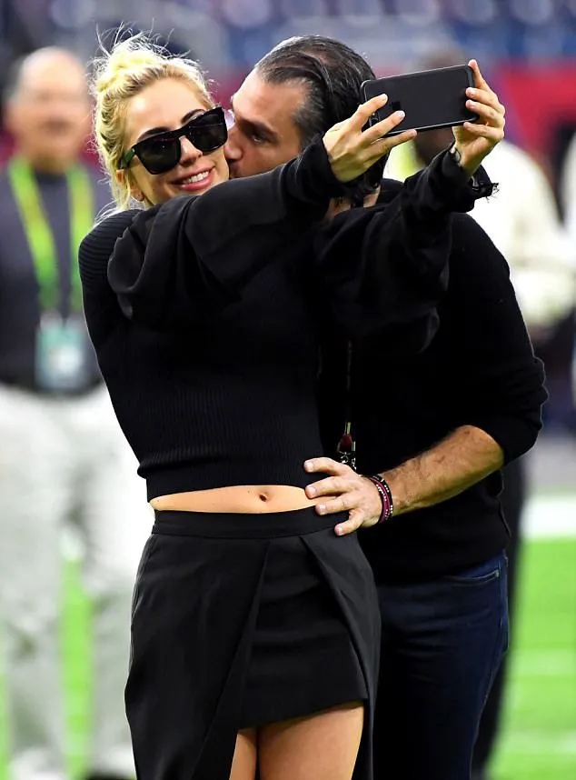 Selamat atas pertunangannya ya! © Shutterstock/dailymail.co.uk