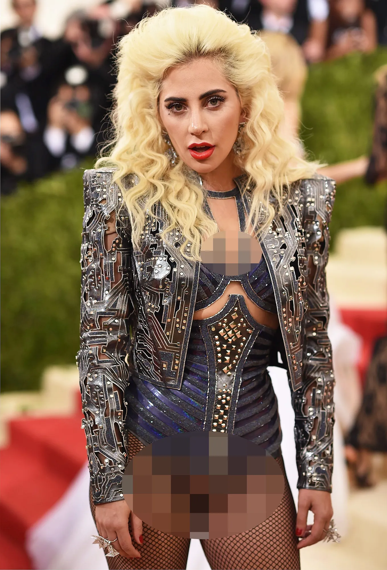 Gaga tampil unik di Met Gala © AFP