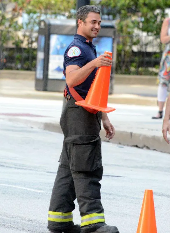 Taylor Kinney @ entertainmentwise.com
