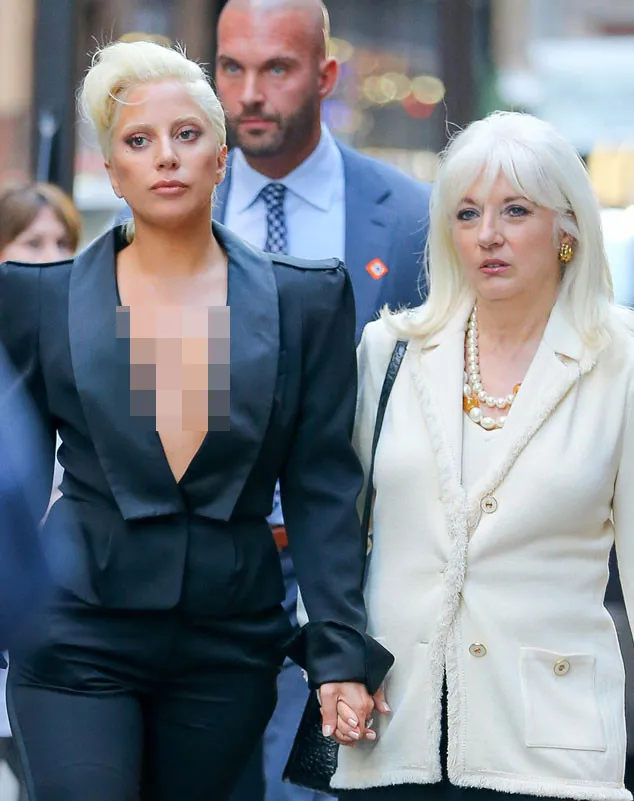 Ketika Gaga kalah cantik dari ibunya ©splashnews.com