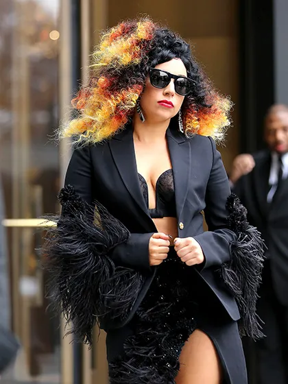 Gaya rambut Lady Gaga @ usmagazine.com