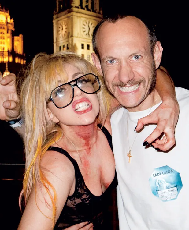 Lady Gaga berfoto bersama Terry Richardson. (DigitalSpy)