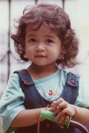 Foto masa kecil Elvira Devinamira. ©missuniverse.com