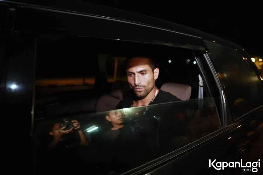 Gaston Castano belum nampak hadir untuk melayat atas kepergian Jupe. ©KapanLagi.com/Muhammad Akrom Sukarya