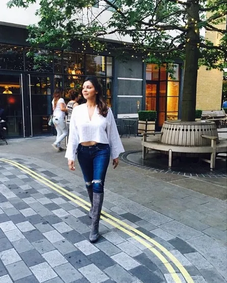 Gauri Khan pamer perut ratanya, seksi abis ©instagram/gaurikhan