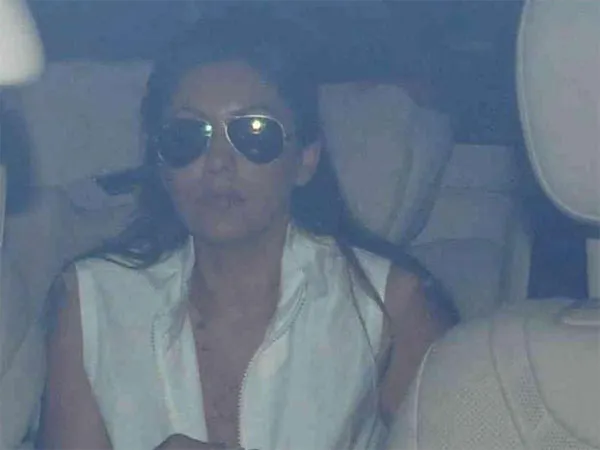 Gauri Khan datang menjenguk Rani dan bayinya yang masih berada di rumah sakit © Filmibeat.com
